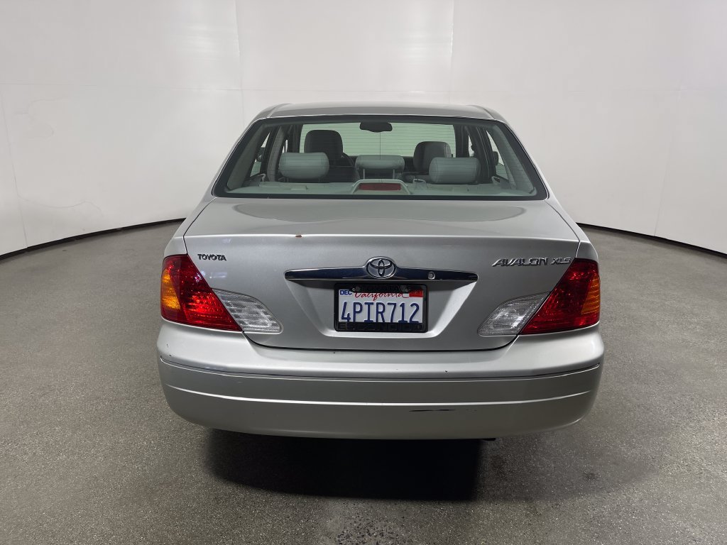 Used 2001 Toyota Avalon XLS w/ Option Pkg 6 FWD image 4