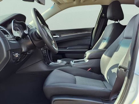 Used 2022 Chrysler 300 Touring image 39
