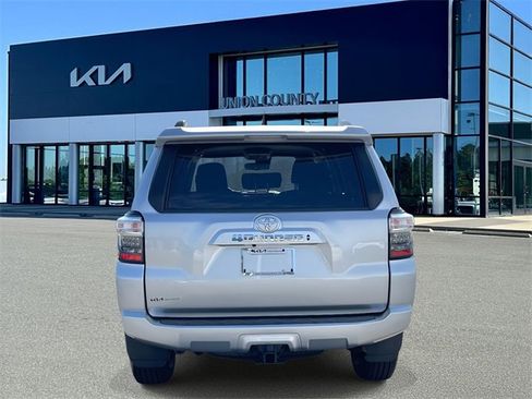 Used 2022 Toyota 4Runner SR5 image 5