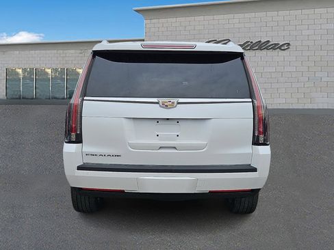 Used 2016 Cadillac Escalade Luxury image 5