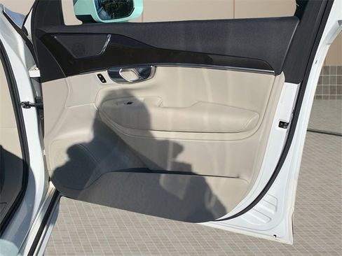 Used 2018 Volvo XC90 T6 Momentum w/ Convenience Package image 38