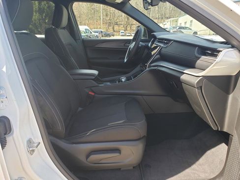 New 2025 Jeep Grand Cherokee Laredo w/ Luxury Tech Group I image 16