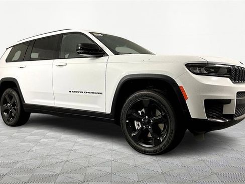 New 2025 Jeep Grand Cherokee L Altitude image 3