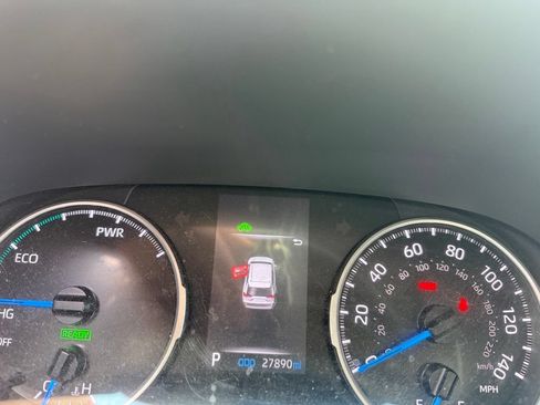 Used 2022 Toyota RAV4 LE AWD/4WD image 13