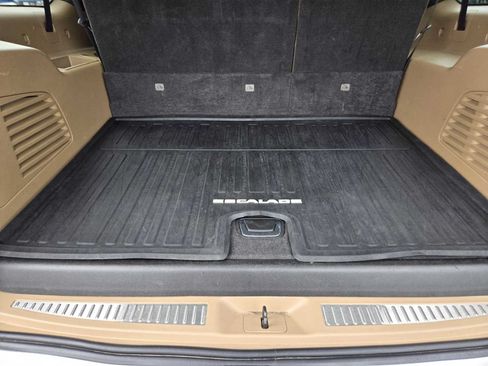 Used 2019 Cadillac Escalade ESV Platinum AWD/4WD image 32