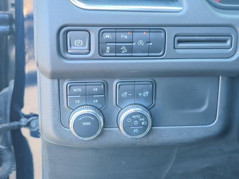 Used 2024 GMC Yukon AT4 AWD/4WD image 17