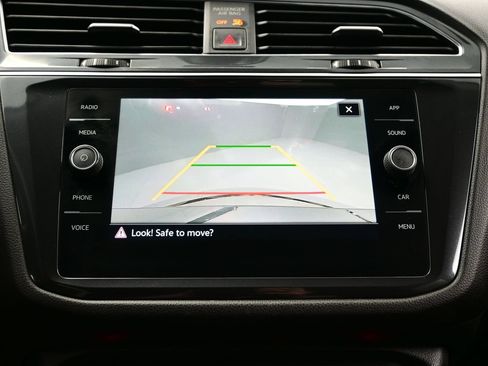 Used 2022 Volkswagen Tiguan SE AWD/4WD image 19