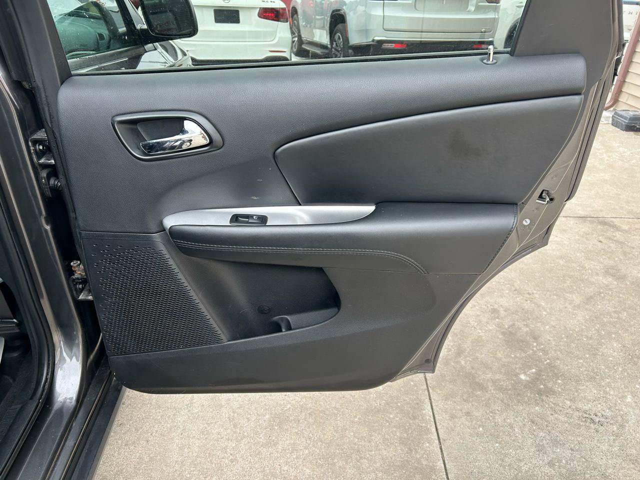Used 2018 Dodge Journey SE FWD image 16