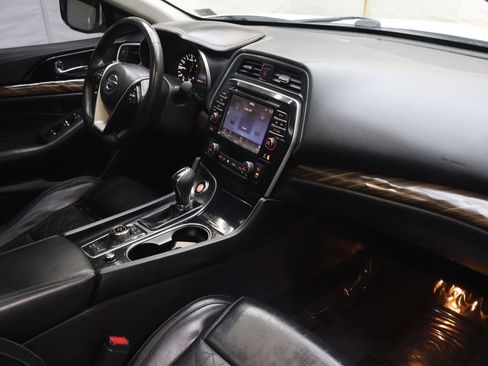 Used 2016 Nissan Maxima Platinum image 11