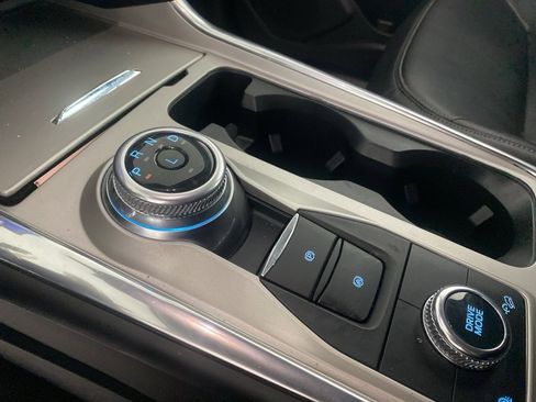 Used 2023 Ford Explorer XLT w/ Equipment Group 202A image 7