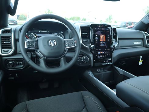 New 2026 RAM 1500 4x4 Crew Cab image 2