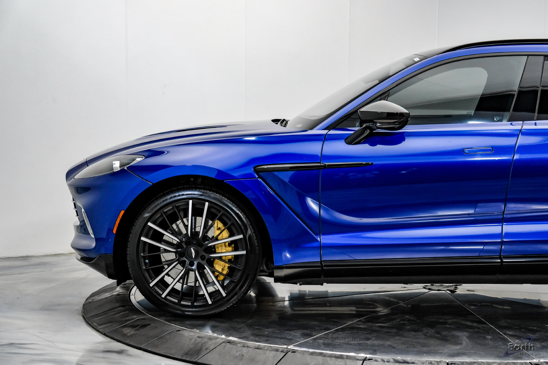 Used 2023 Aston Martin DBX AWD/4WD image 9
