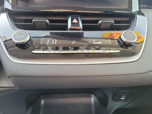 Used 2025 Toyota Corolla LE image 20