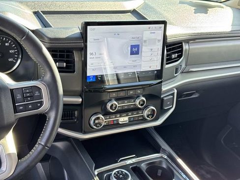 Used 2024 Ford Expedition XLT image 21