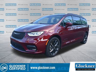 Used 2021 Chrysler Pacifica Touring-L w/ Uconnect Theater Family Group