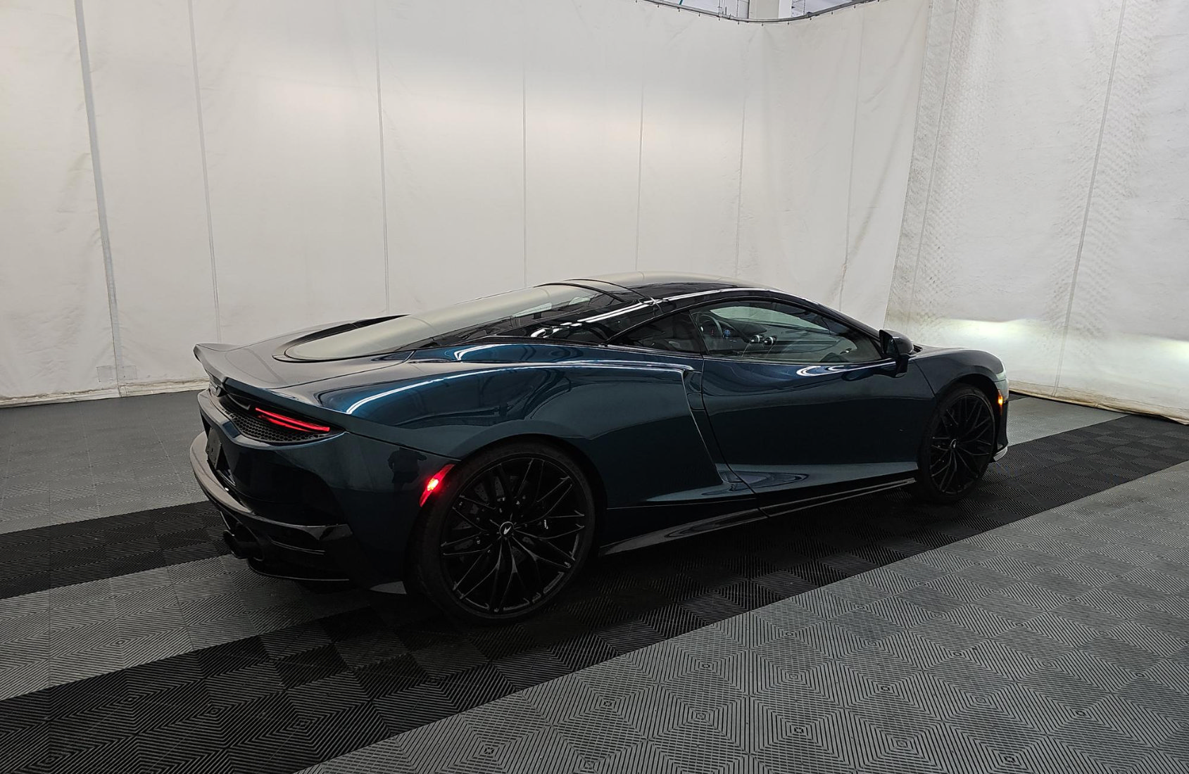 Used 2023 McLaren GT RWD image 4