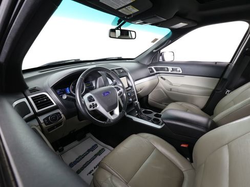 Used 2014 Ford Explorer XLT w/ Equipment Group 202A FWD image 10