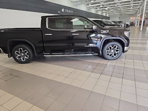 Used 2023 GMC Sierra 1500 SLT w/ SLT Premium Package AWD/4WD image 5