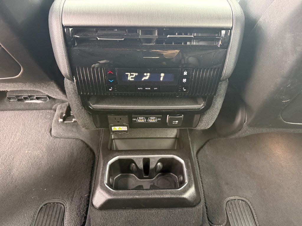 Used 2025 Jeep Wagoneer Series II AWD/4WD image 38