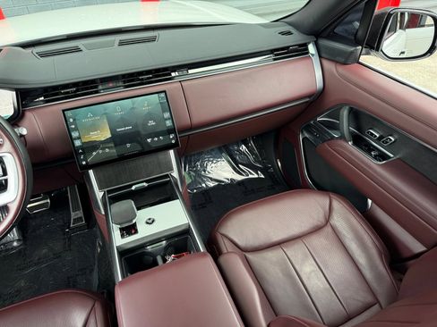 Used 2025 Land Rover Range Rover SE AWD/4WD image 41