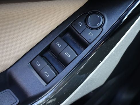 Used 2025 Chevrolet Equinox ACTIV w/ Safety and Technology Package AWD/4WD image 26