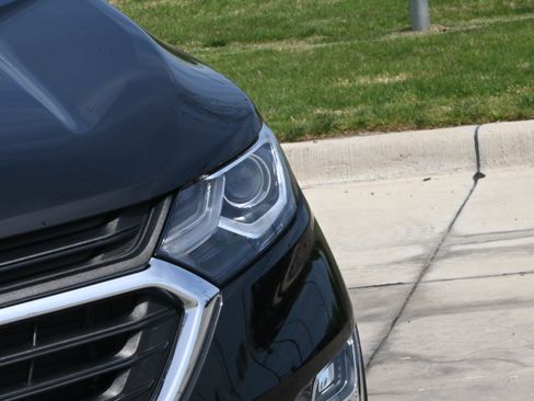 Used 2020 Chevrolet Equinox LS image 9