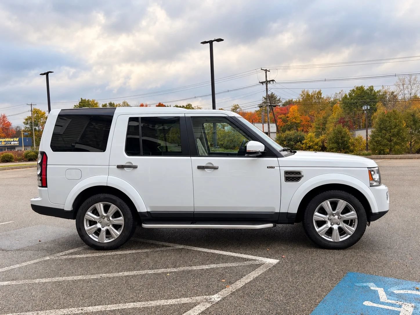 Used 2016 Land Rover LR4 HSE Silver Edition AWD/4WD image 17