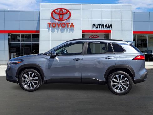 Used 2023 Toyota Corolla Cross XLE w/ Convenience Package image 7