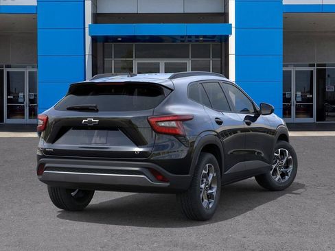 New 2026 Chevrolet Trax LT w/ Driver Confidence Package FWD image 4