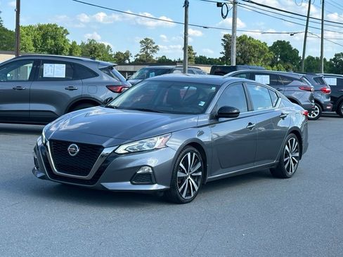 Used 2019 Nissan Altima 2.5 SR w/ SR Premium Package FWD image 2
