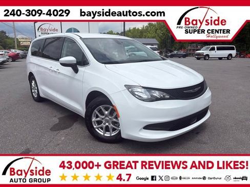 Used 2022 Chrysler Voyager LX FWD image 1
