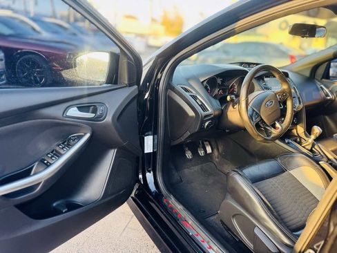 Used 2017 Ford Focus ST w/ Equipment Group 401A image 18