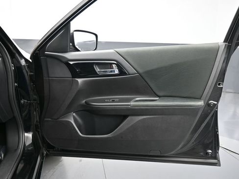 Used 2016 Honda Accord LX image 39