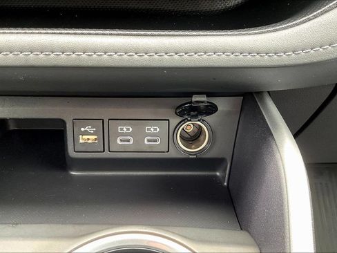 Used 2023 Toyota Highlander L FWD image 18