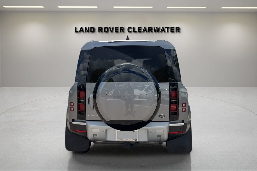 Used 2023 Land Rover Defender 110 S AWD/4WD image 4