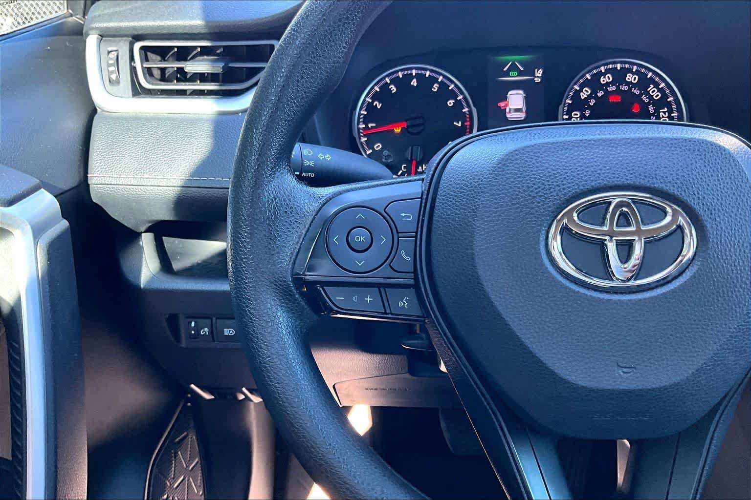 Certified 2022 Toyota RAV4 XLE FWD image 24