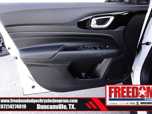 New 2026 Jeep Compass Latitude image 39