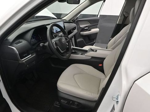 Used 2026 Toyota Grand Highlander FWD image 4