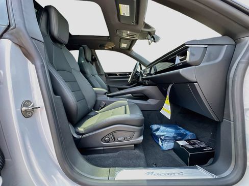 New 2026 Porsche Macan 4 Electric AWD/4WD image 30