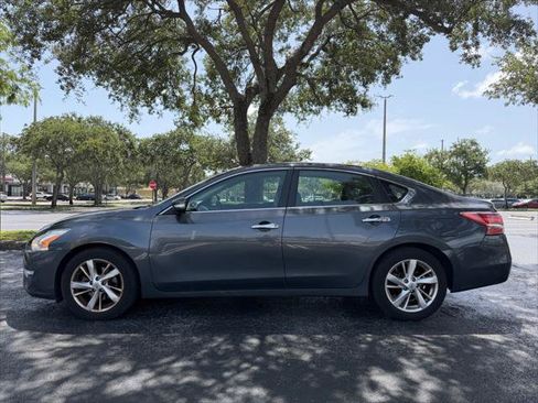 Used 2013 Nissan Altima 2.5 SL w/ Technology Pkg FWD image 7