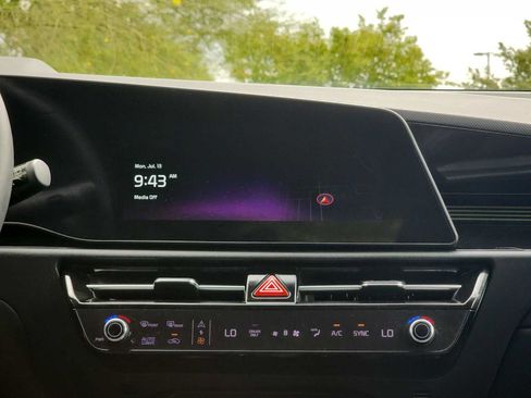 Used 2023 Kia Niro EX Touring FWD image 20