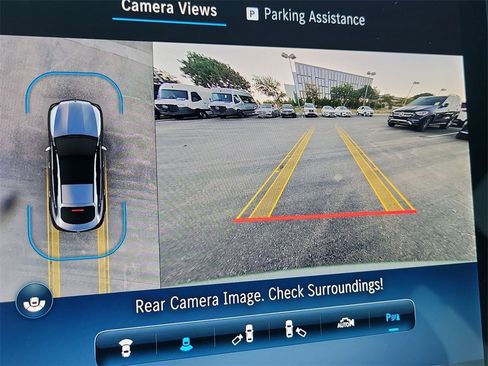 Used 2025 Mercedes-Benz GLC 300 4MATIC image 18