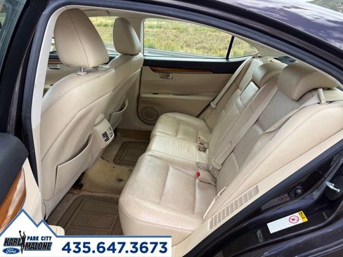Used 2013 Lexus ES 300h w/ Luxury Pkg FWD image 25