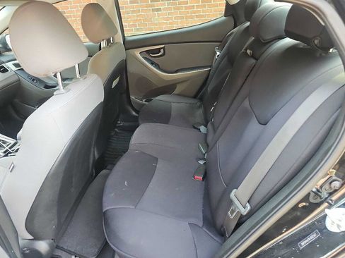 Used 2015 Hyundai Elantra SE w/ Option Group 02 FWD image 12
