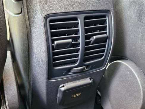 Used 2017 Ford Escape Titanium FWD image 17