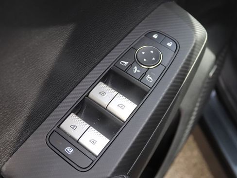 Used 2025 Mitsubishi Outlander SE image 29