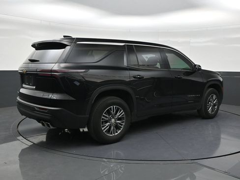 Used 2024 Chevrolet Traverse LS FWD image 5