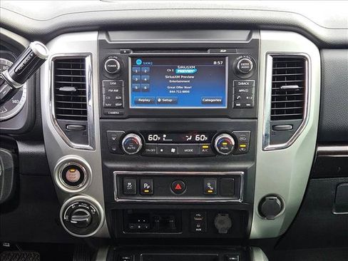Used 2018 Nissan Titan SV w/ SV Convenience Package image 12