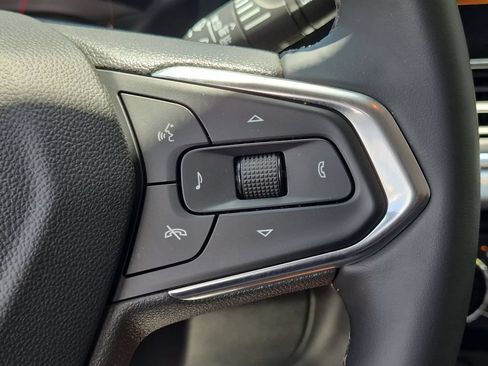 Used 2025 Chevrolet Trax LT w/ LT Convenience Package FWD image 21