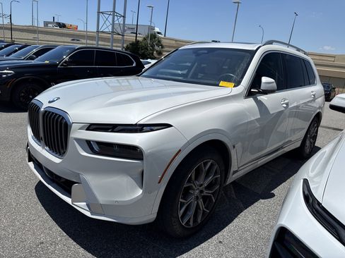 Certified 2024 BMW X7 xDrive40i w/ Parking Assistance Package AWD/4WD image 2